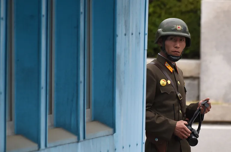 Северокорейский военный бдит /JUNG YEON-JE/AFP/Scanpix