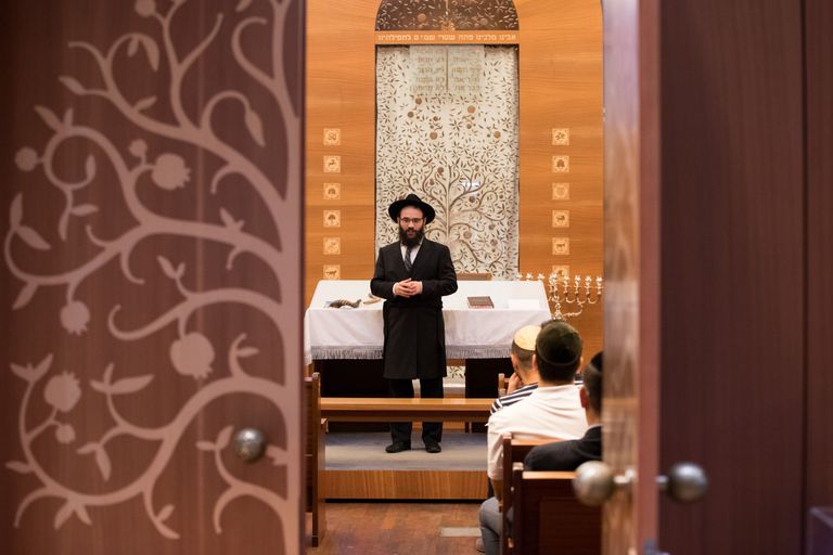 Eesti pearabi Šmuel Kot Tallinna sünagoogis uusaastapüha Rosh ha-Shana esimesel palvusel.