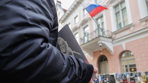 FOTOD JA VIDEO ⟩ Pikal tänaval avaldati meelt sõjavastaste Vene muusikute toetuseks