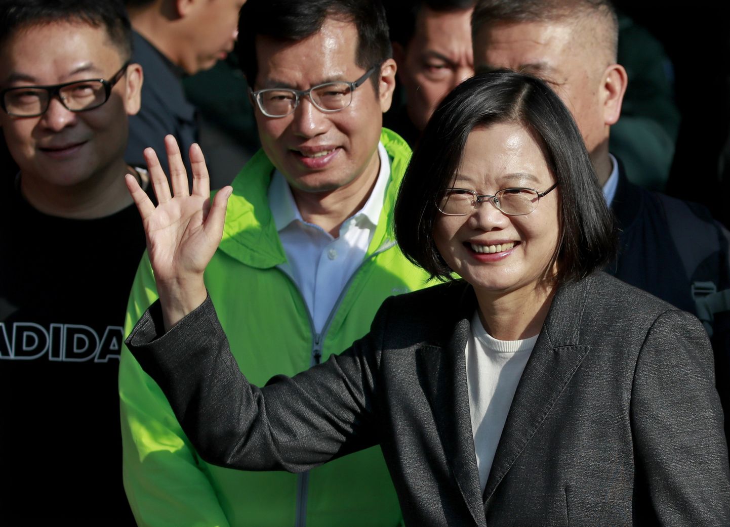 Taivānas pašreizējā valsts galva Cai Inveņa sveic savus atbalstītājus