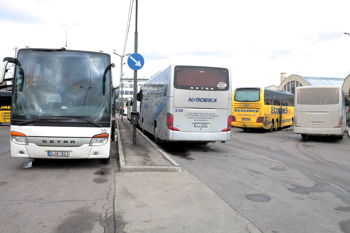 Autobusi Rīgas starptautiskajā autoostā.