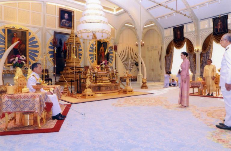 Tai kuningas Maha Vajiralongkorn abiellus kindral Suthida Tidjainiga