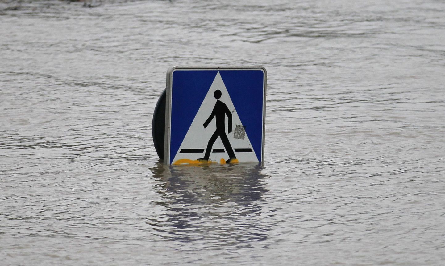 Poolat tabanud üleujutused.