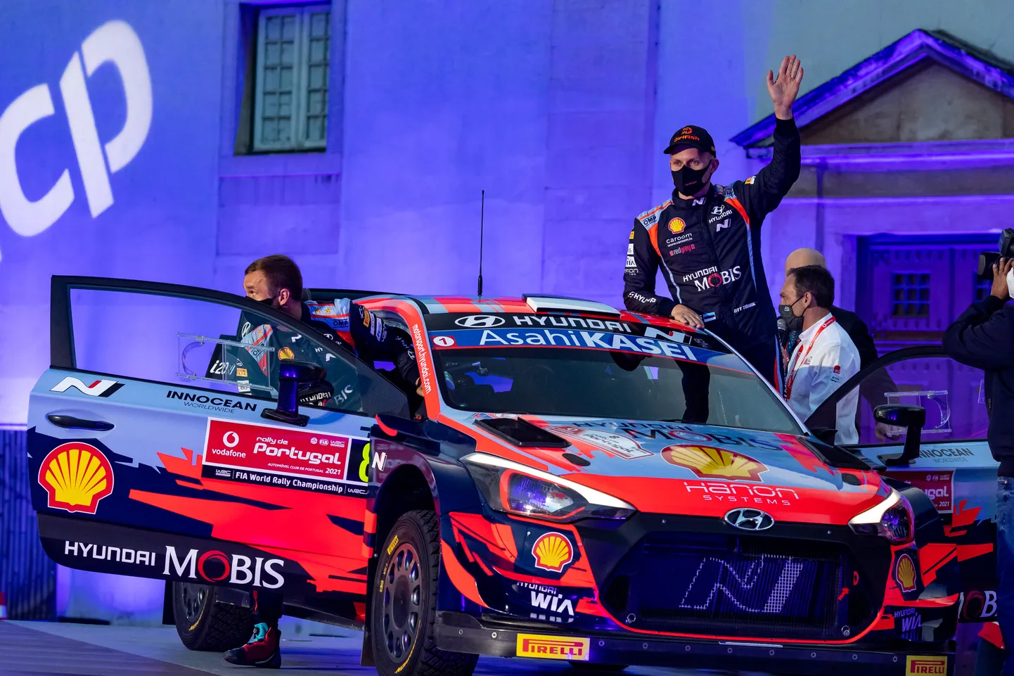 Ott Tänak ja Martin Järveoja Portugali ralli avatseremoonial.