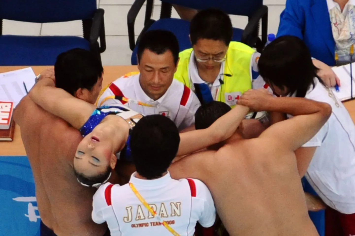 Jaapani kujundujujal Hiromi Kobayashil tekkisid võistluse ajal hingamisraskused.
