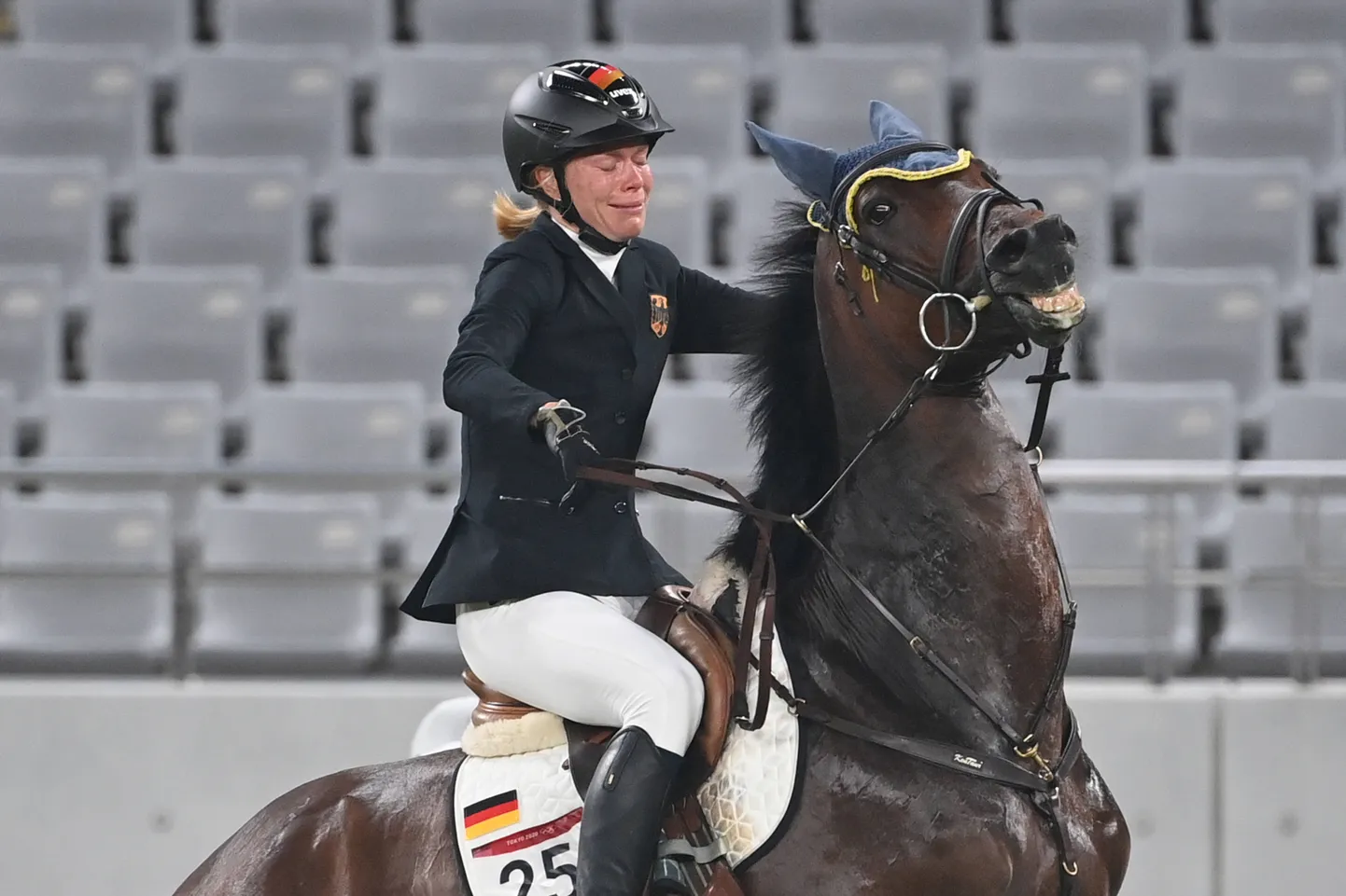 Annika Schleu ei suutnud hobust taltsutada ja langes hiljem ühismeedias inimeste rünnaku alla.