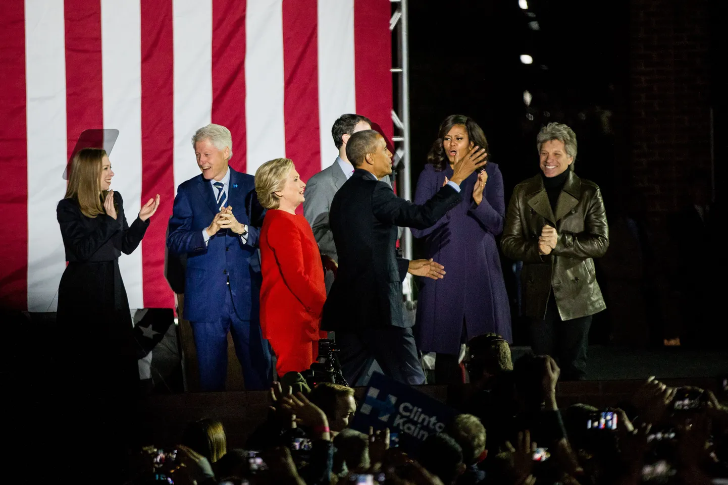 Hillary Clintonit tulid üleeile Philadelphiasse toetama nii tema pere kui ka Michelle ja Barack Obama.