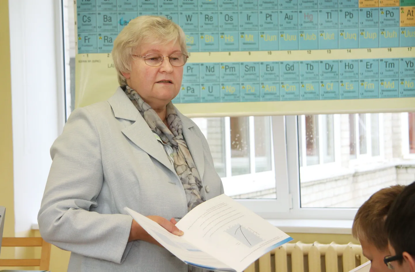 Vändra gümnaasiumi "Aasta õpetaja 2009", keemiaõpetaja Tiina Tõnismann.