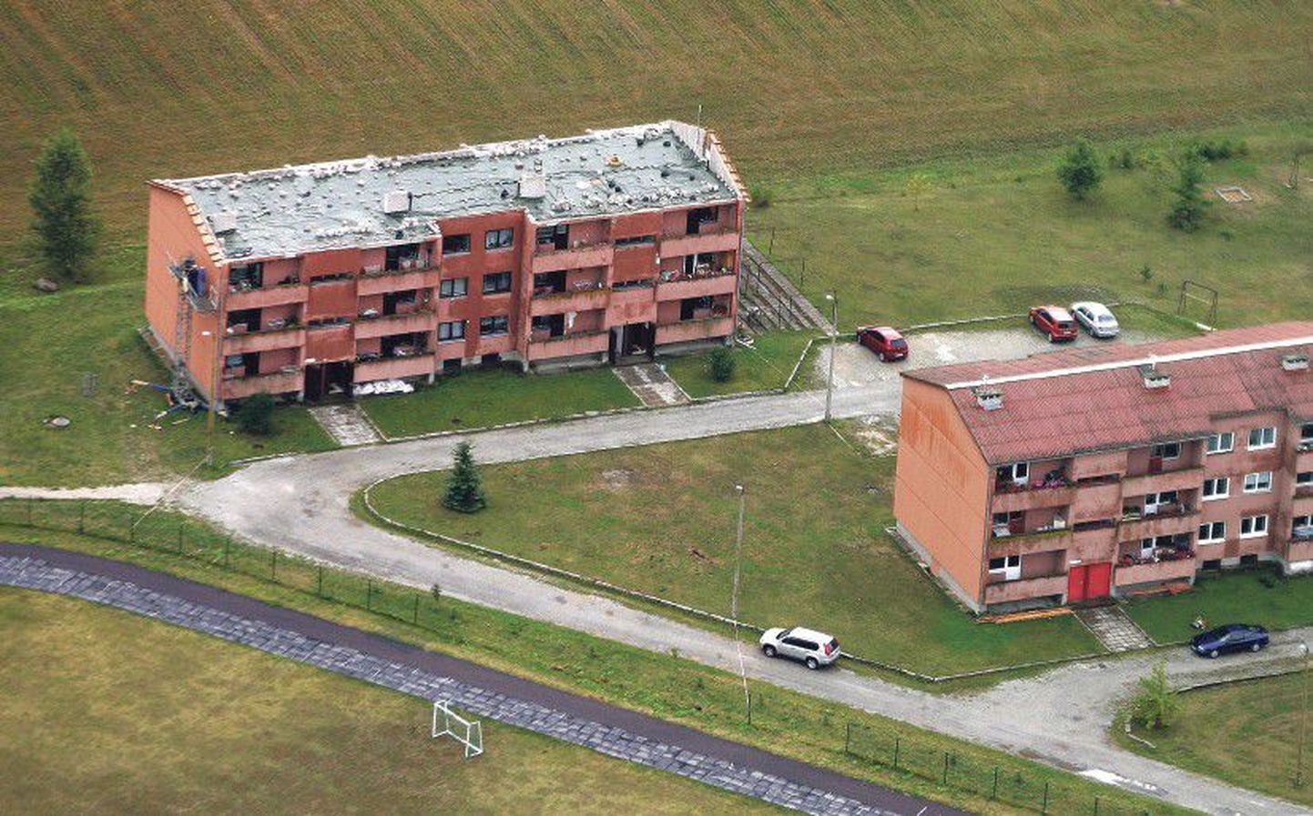 2010. aasta augusti torm viis Haljalas kortermajalt katuse.