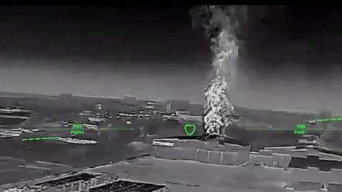 Ukraina publicē video, kā Krimā pilnībā iznīcina dārgo Krievijas dronu bāzi un transporta lidmašīnu