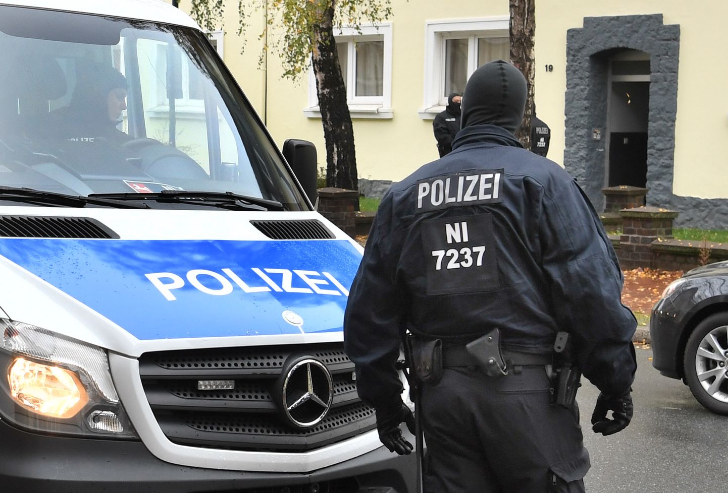 Saksmaaa võimud on viimastel nädalatel pidanud tegelema mitme oma kodanikuga, keda kahtlustatakse seotuses äärmusrühmitusega Islamiriik.