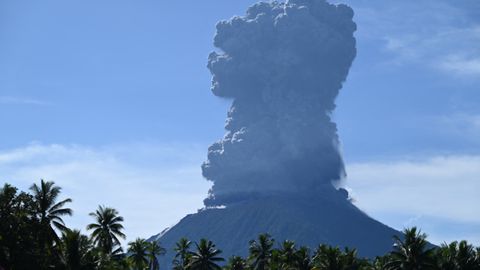Indoneesia Ibu vulkaan hakkas taas purskama