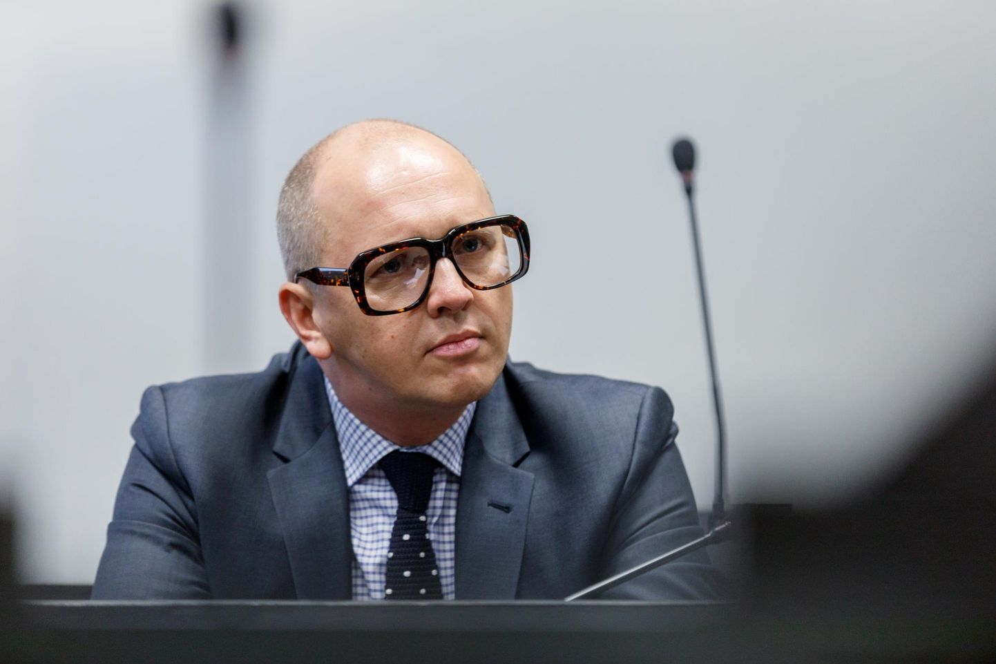 Aastaid avalikkuse ees väga madalat profiili hoida suutnud peamiselt probleemseid firmasid likvideeriv Kalev Sakjas kinnitas kohtus kokkulepet prokuratuuriga. 