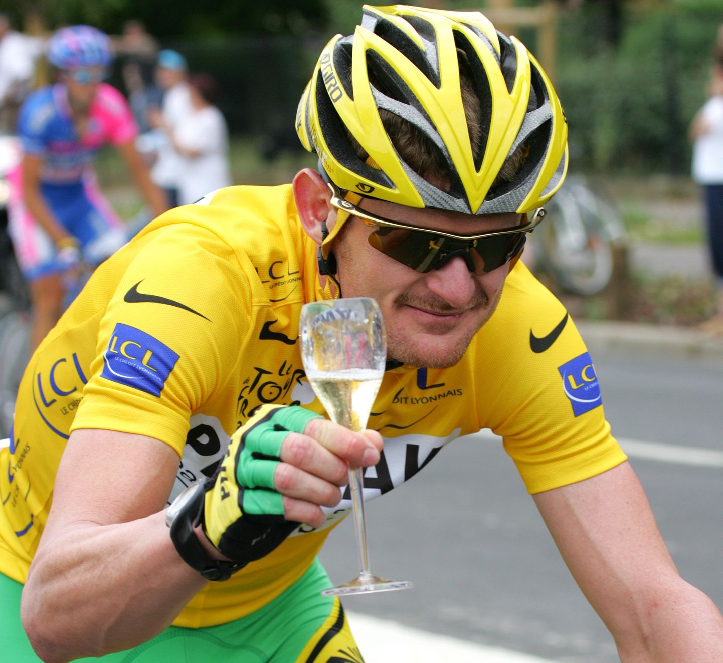 Floyd Landis teel oma 2006. aasta Tour de France'i võidu suunas. Nüüdseks on see ajalooraamatutest kustutatud.