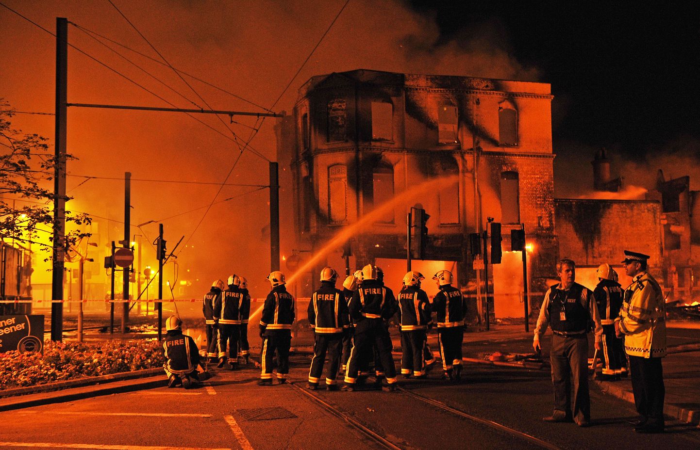 Tuletõrje kustutamas põlengut Lõuna-Londonis Croydonis