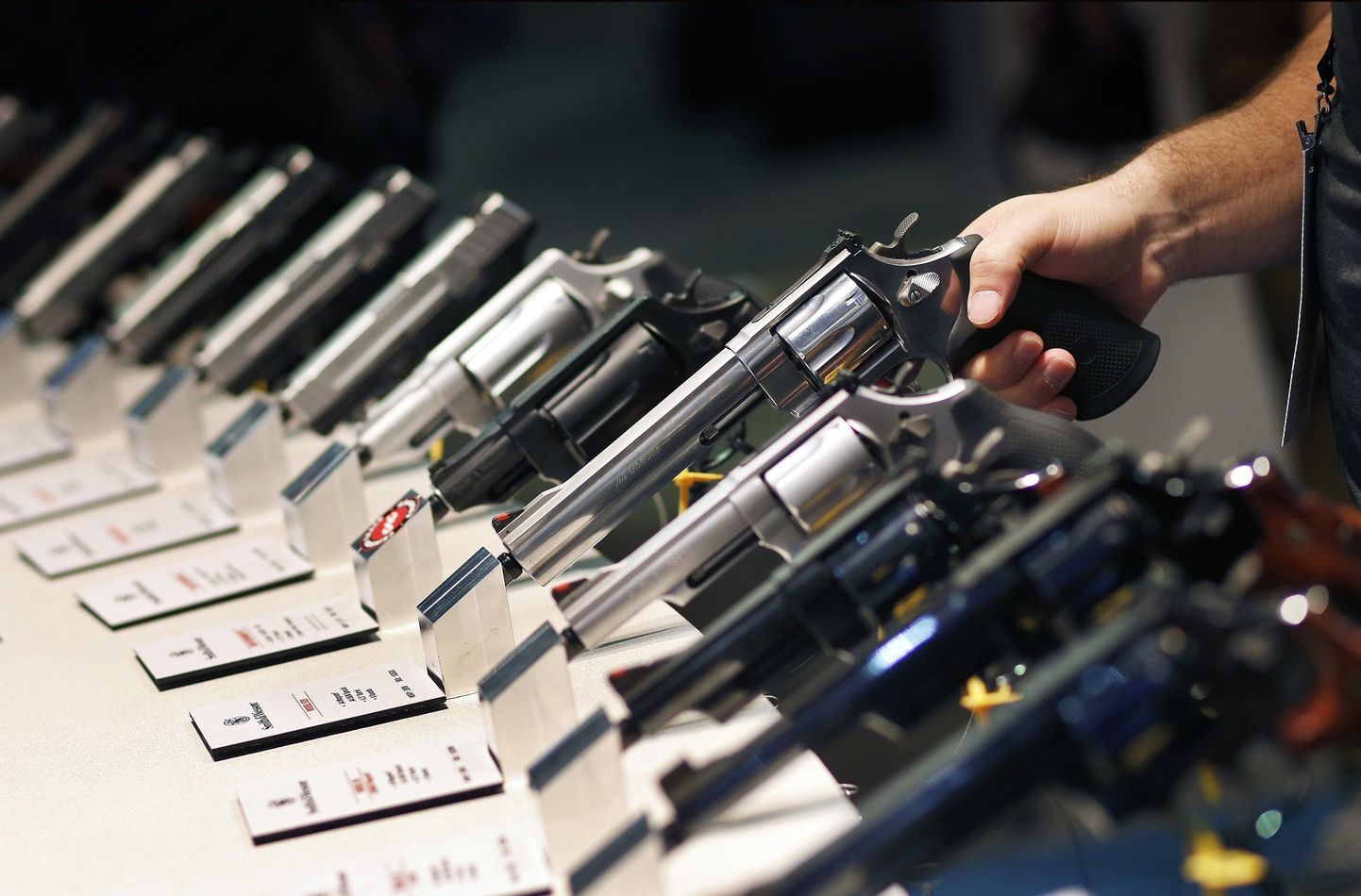 Smith & Wessoni relvad Las Vegase näitusmüügil 2016. aasta juulis.