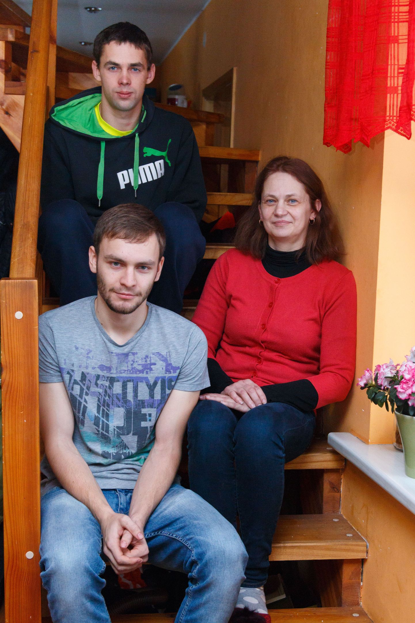 Pereema Anita Maran ja ta pojad Janno (allpool) ning Veiko on arvamusel, et linnaelu neile ei sobi ning kõik teised pereliikmedki on veendunud maaelu patrioodid, kes näevad enda tulevikkugi Koikkülaga seotuna.