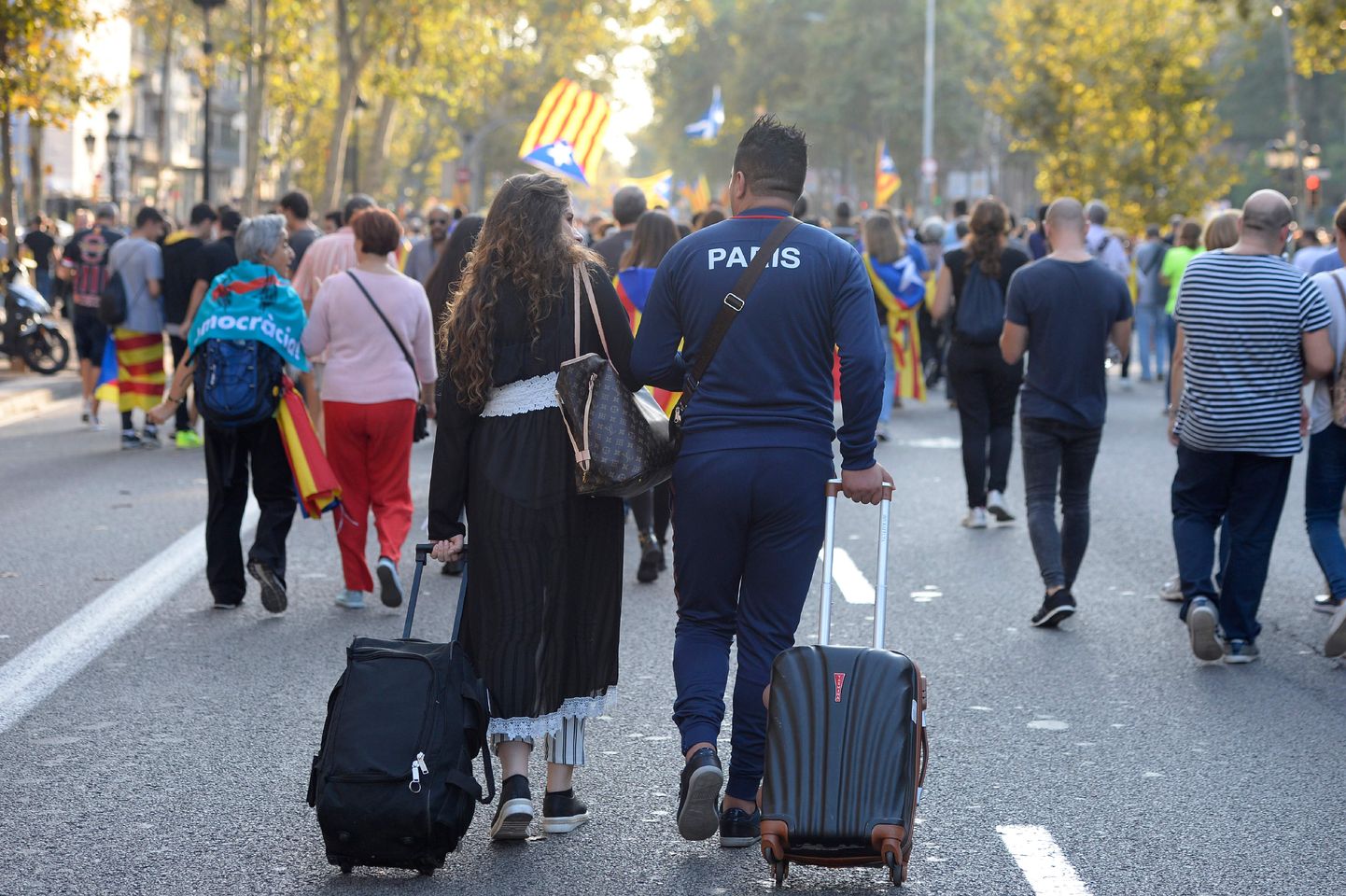 Туристы в Барселоне.
