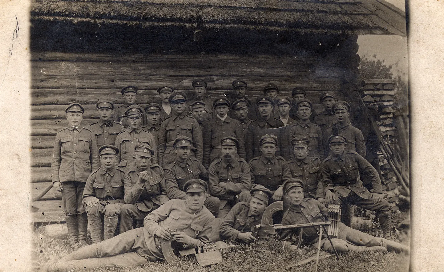 7. jalaväepolgu 3. roodu 4. rühma koosseis (ilmselt 1919. aasta suvel): 1. rida V. Unt (langenud), E. Leemann, A. Tamm. 2. rida: G. Ovim (?), J. Allik, V. Pärn (langenud), rühmaülem Kustas Viitmann (istub käed rinnal risti), P. Reimann, R. Vorms,  O. Kahar. 3. rida: A. Pärk, Antons, R. Hardimäe, A. Trei, A. Pleier, G. Vahter, R. Suulbok, O. Silde, J. Vaimann, J. Tamm, J. Vaimann, E. Solopov. 4. rida: M. Toode, V. Potter (?), V. Lunge, M. Putk, I. Velt, K. Ehte.