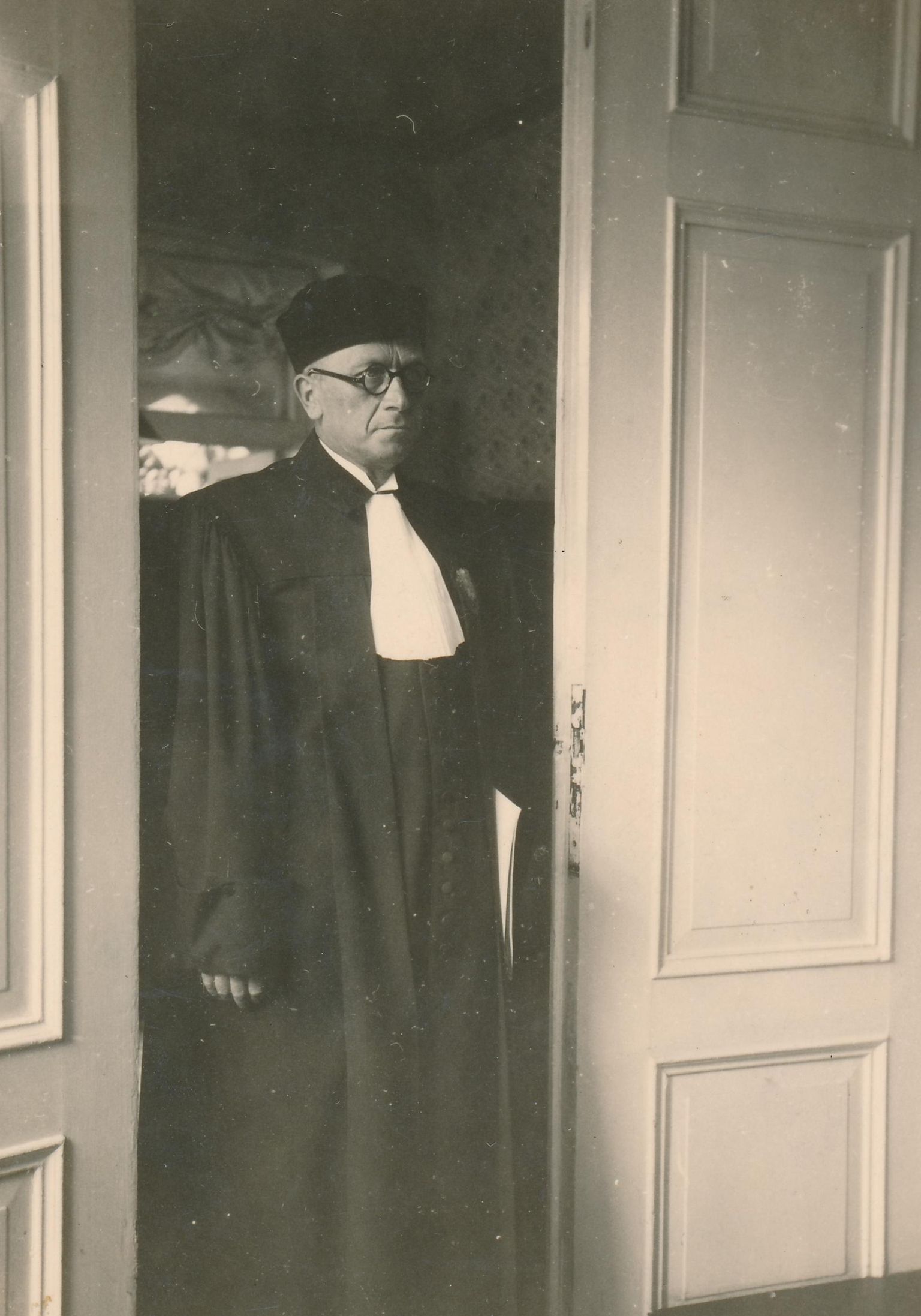 Aastatel 1922–1940 pidas Rakveres rahukohtunikuametit August Värava.