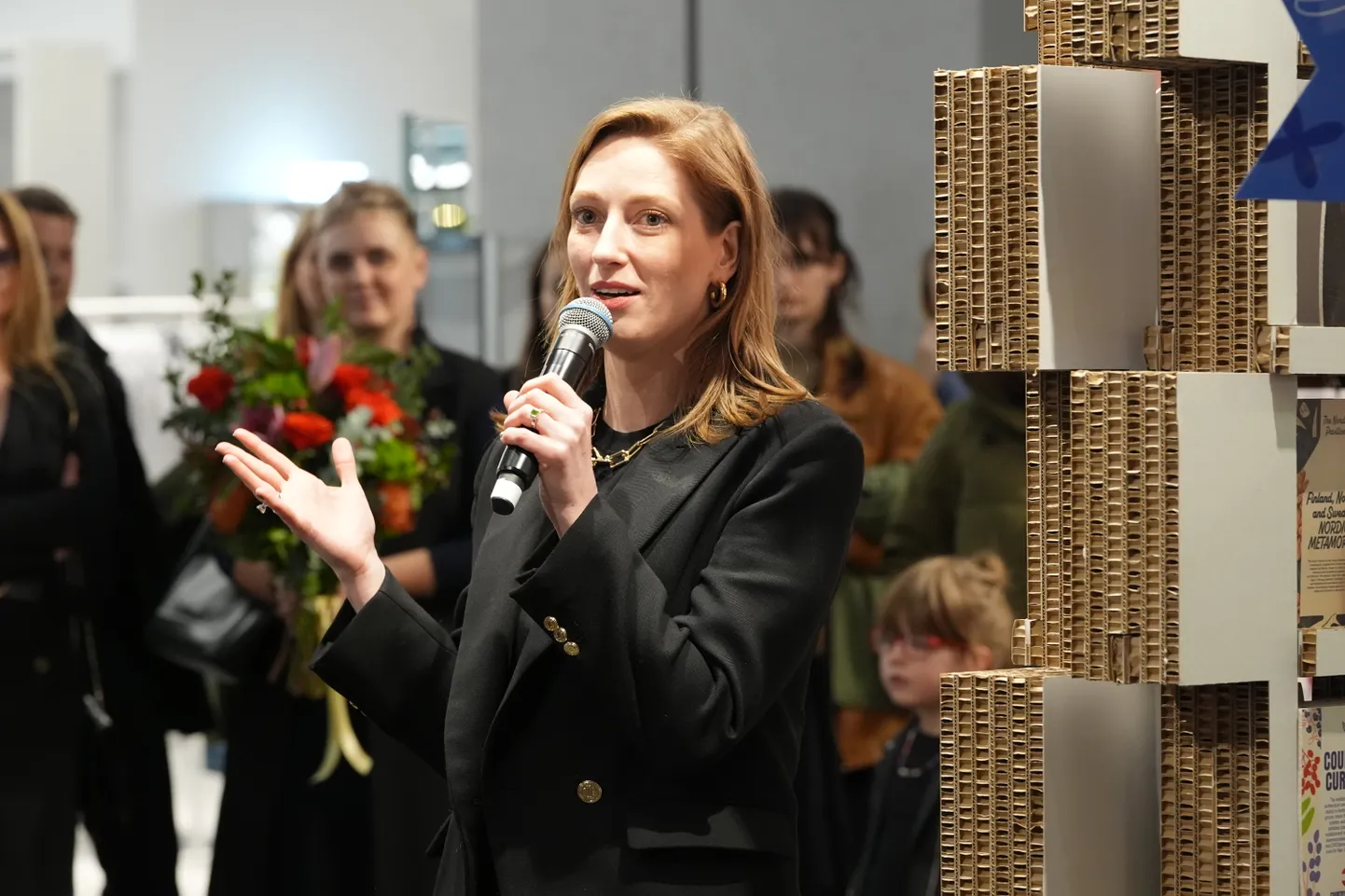 Kultūras ministrijas parlamentārā sekretāre Agnese Lāce Venēcijas biennāles 18.arhitektūras izstādei radītā paviljona "Tirdzniecības centrs "Latvija" atklāšanas pasākumā "Galerijā centrs" uz Rīdzenes ielas.