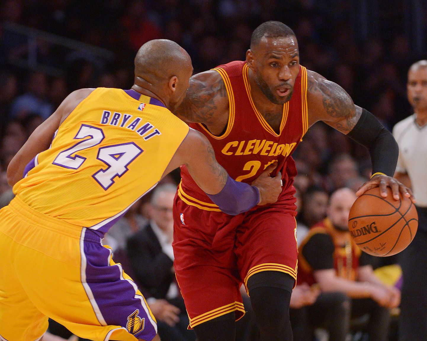 Kobe Bryanti jälgedes: LeBron James tõmbab selga Los Angeles Lakersi särgi.