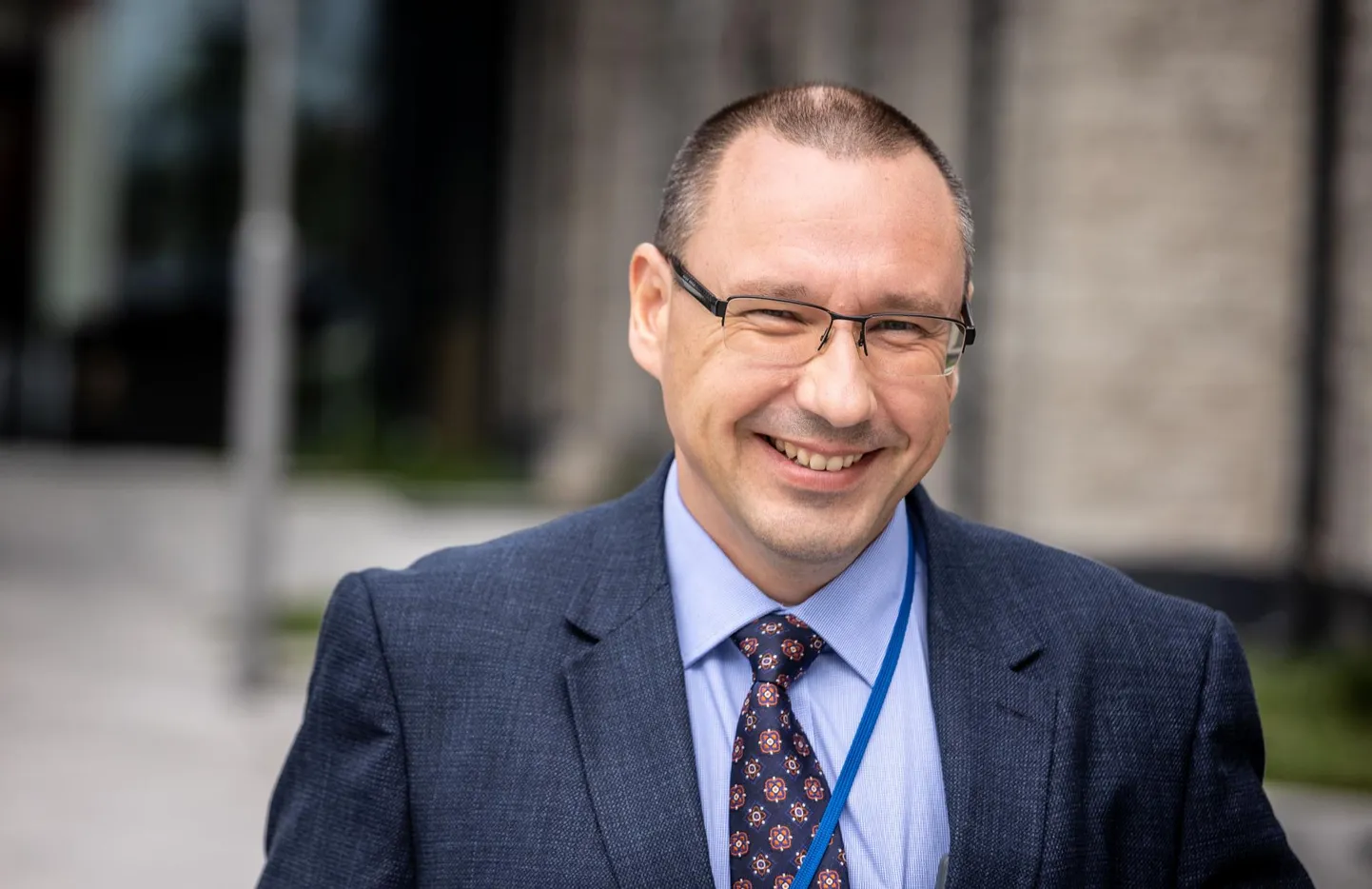 Lääne-Tallinna keskhaigla juht Arkadi Popov küll kandideerib Keskerakonna nimekirjas, aga erakonda astuda enda sõnul ei plaani.