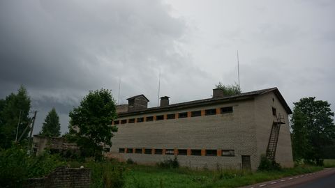 GALERII ⟩ Aastaid tühjana seisnud viljakuivati sünnib ümber kunstimajaks