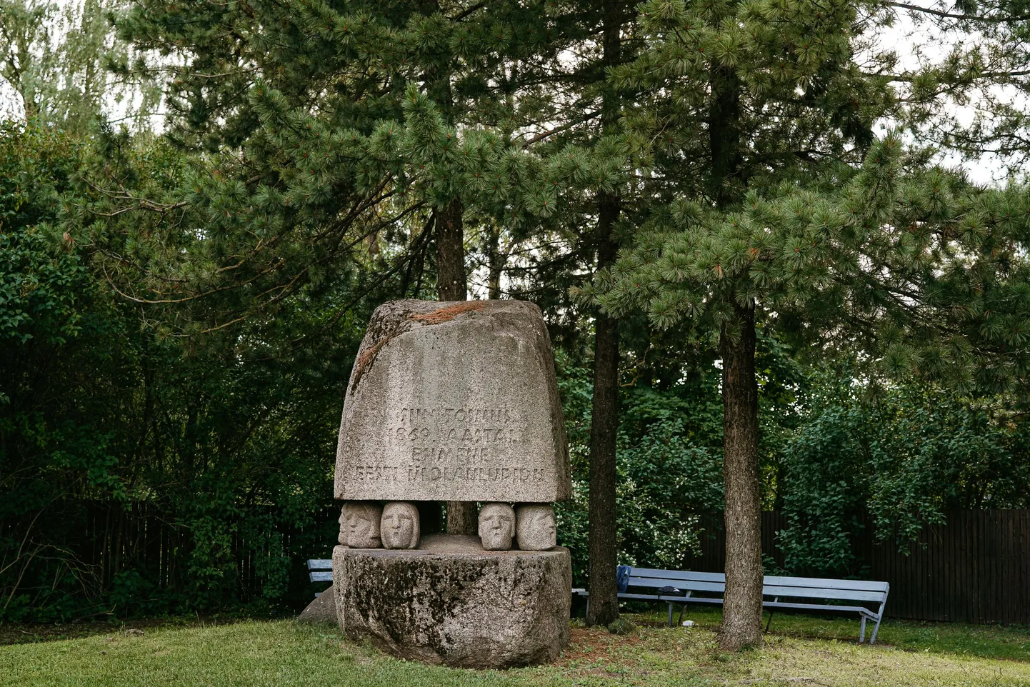 Tulesüütamise tseremoonia toimub Eesti esimese üldlaulupeo mälestuskivi juures Narva maantee ja Puiestee tänava ristmiku lähedal.