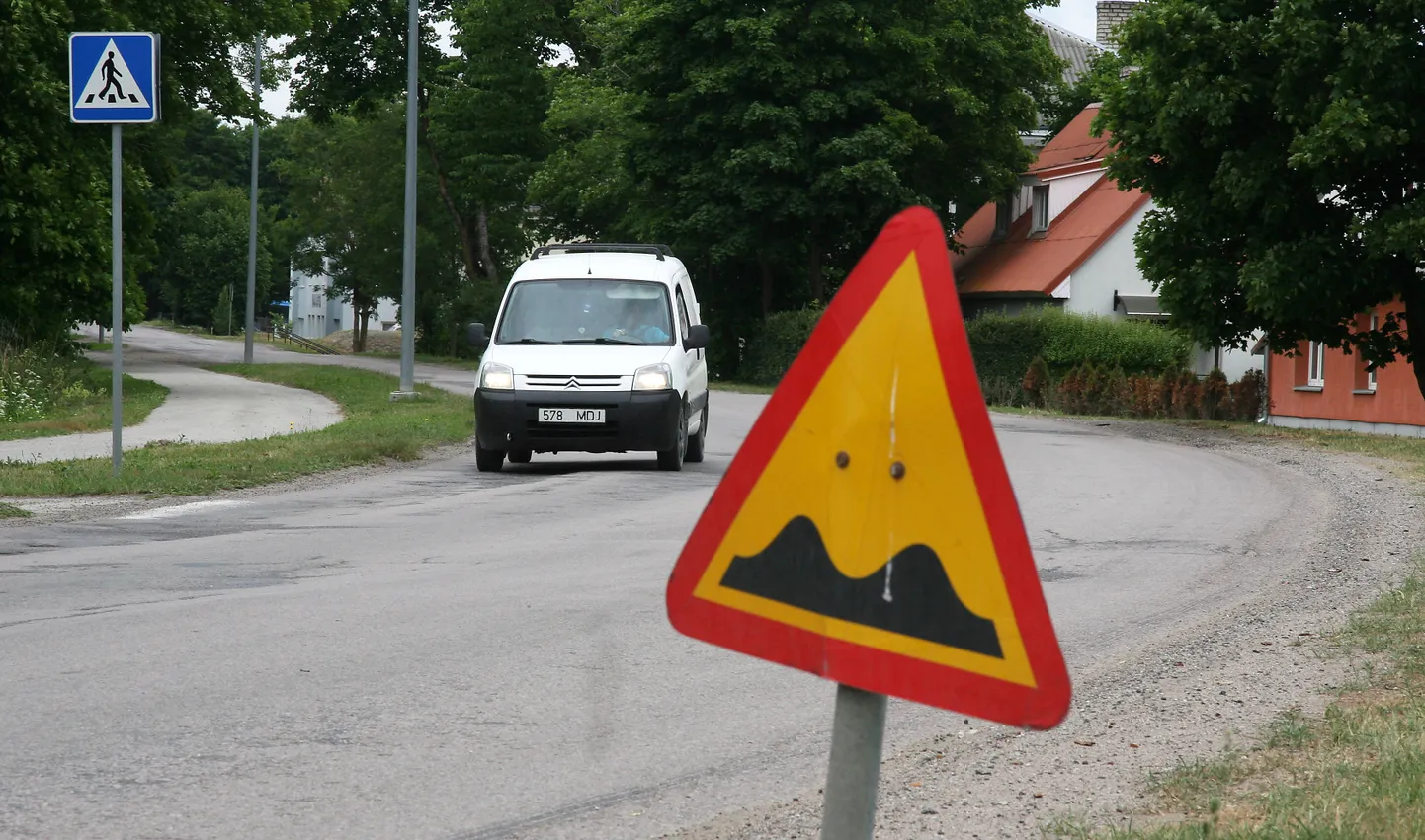 Jõhvi Pargi tänava rekonstrueerimistööde tegemiseks sõlmitakse leping esmaspäeval. Siis saab paika ka ehitustööde graafik. 

PEETER LILLEVÄLI