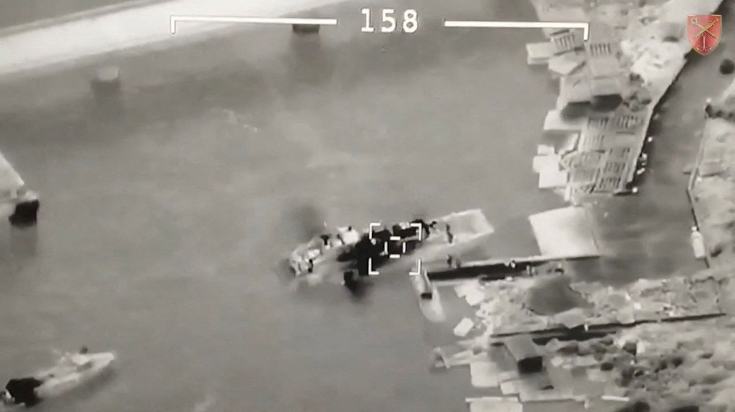 Kaader droonivideost, milles filmiti dessantlaeva hävitamine.