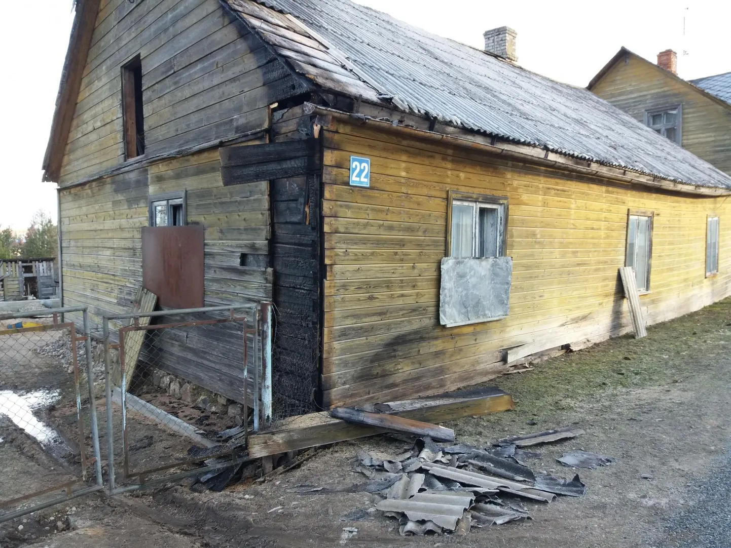 Valgas Mäe tänaval süttis veidi enne südaööd elumaja. FOTO: Jaan Rapp