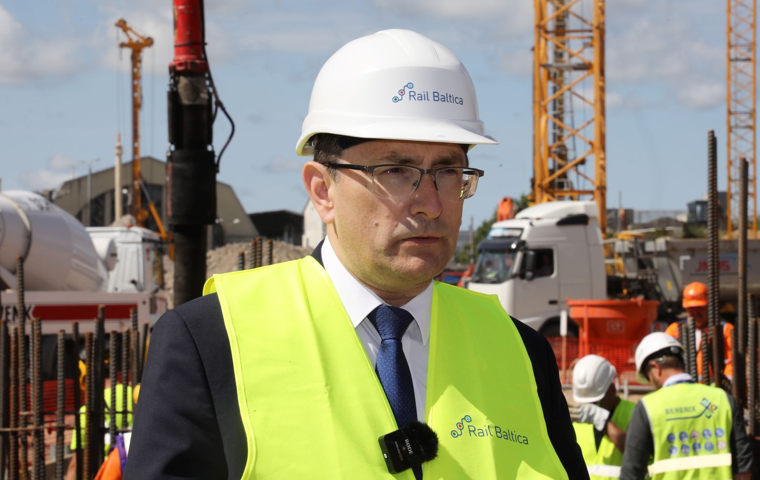 Satiksmes ministrs Tālis Linkaits piedalās dzelzceļa projekta "Rail Baltica" Rīgas Centrālā multimodālā mezgla svinīgajā laika kapsulas iemūrēšanas pasākumā.