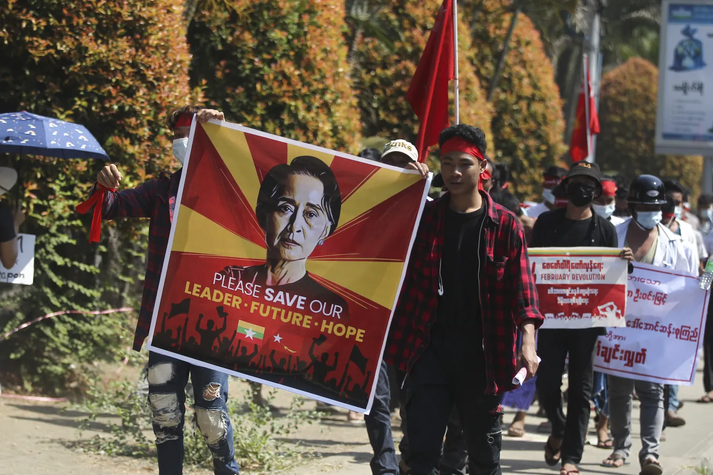 Myanmari meeleavaldajad 13. veebruaril Yangonis.