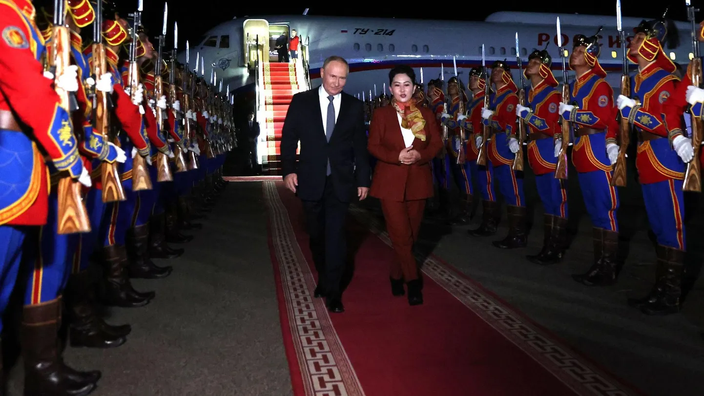 Путин во время визита в Монголию