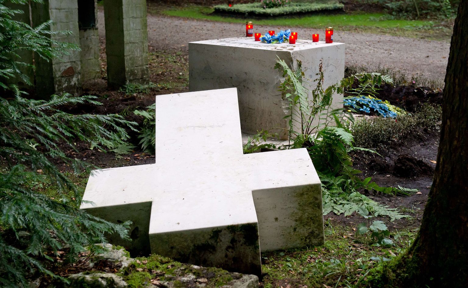 Vandaalid lükkasid Ukraina rahvuslaste liidri Stepan Bandera haual oleva risti aluselt maha.