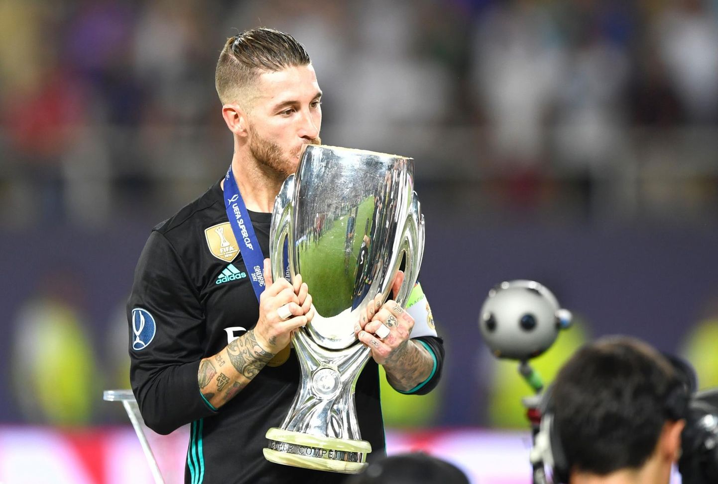 Madridi Reali kapten Sergio Ramos pärast UEFA superkarika võitmist mullu augustis. Homme on Realil ja Ramosel võimalik tiitlivõit korraldada Tallinnas.