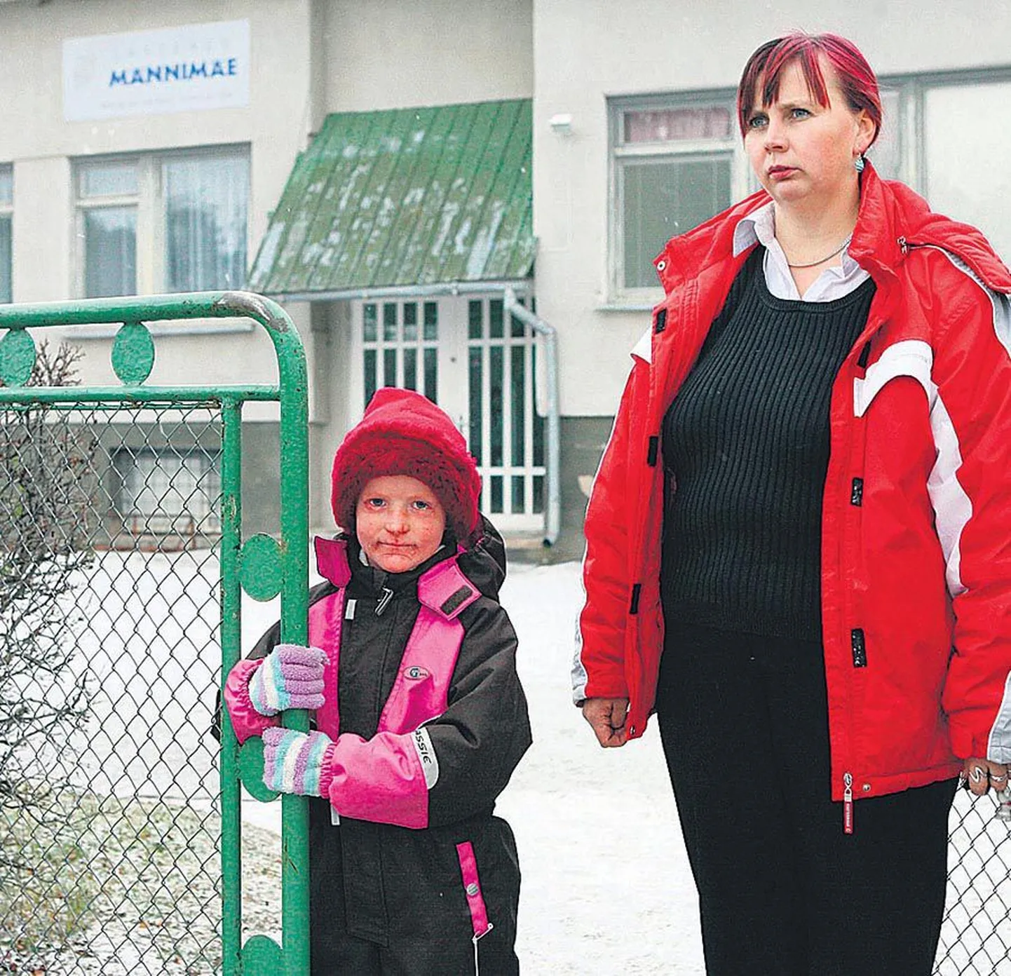 Kalasoomustõbe ehk ihtüoosi põdevale Esta Riisile on Männimäe lasteaias käimine igati kasuks tulnud. Tema ema Eda Riis on nördinud plaani üle üks erivajadustega laste rühm kaotada.