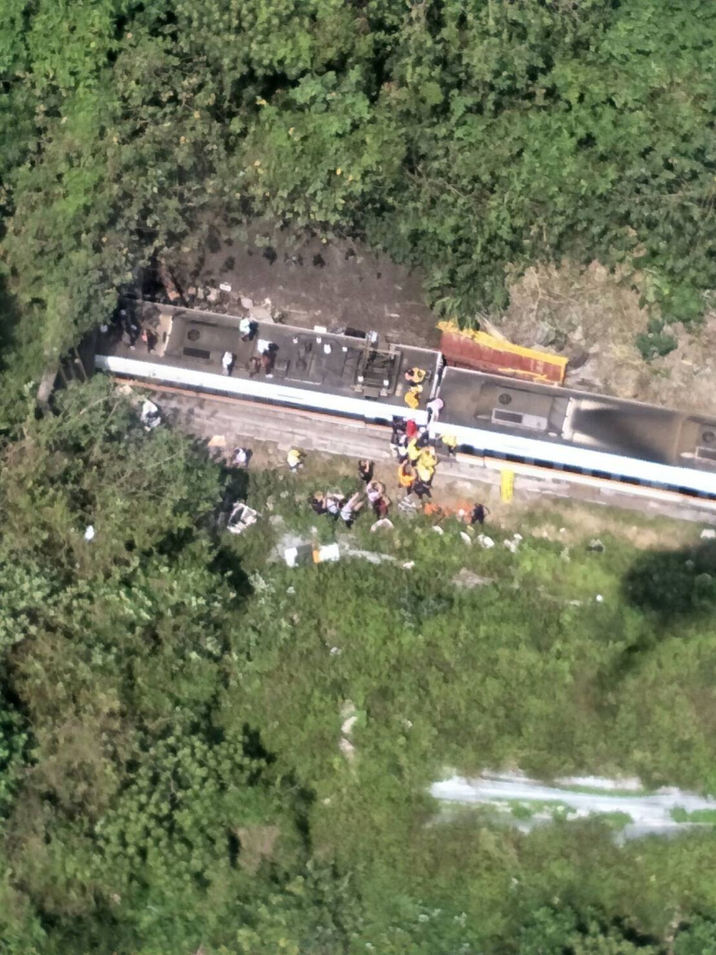 Dzelzceļa katastrofā Taivānā gājuši bojā desmitiem cilvēku