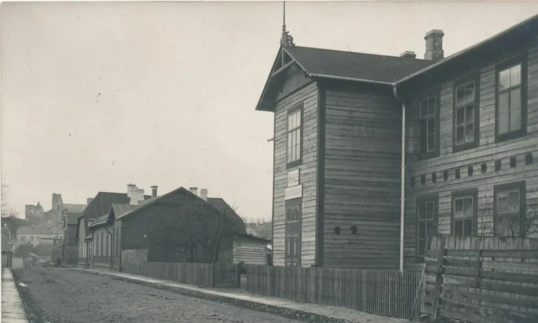 Rakvere Eesti Haridusseltsi koolihoone sõdade vahel.