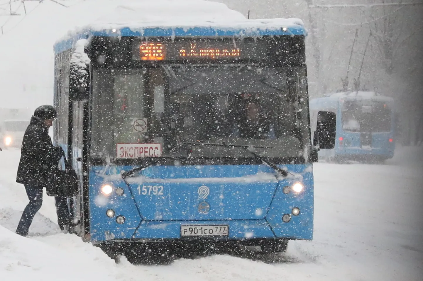 Põlenud varjupaik asendatakse talve eel endiste reisibussidega.
