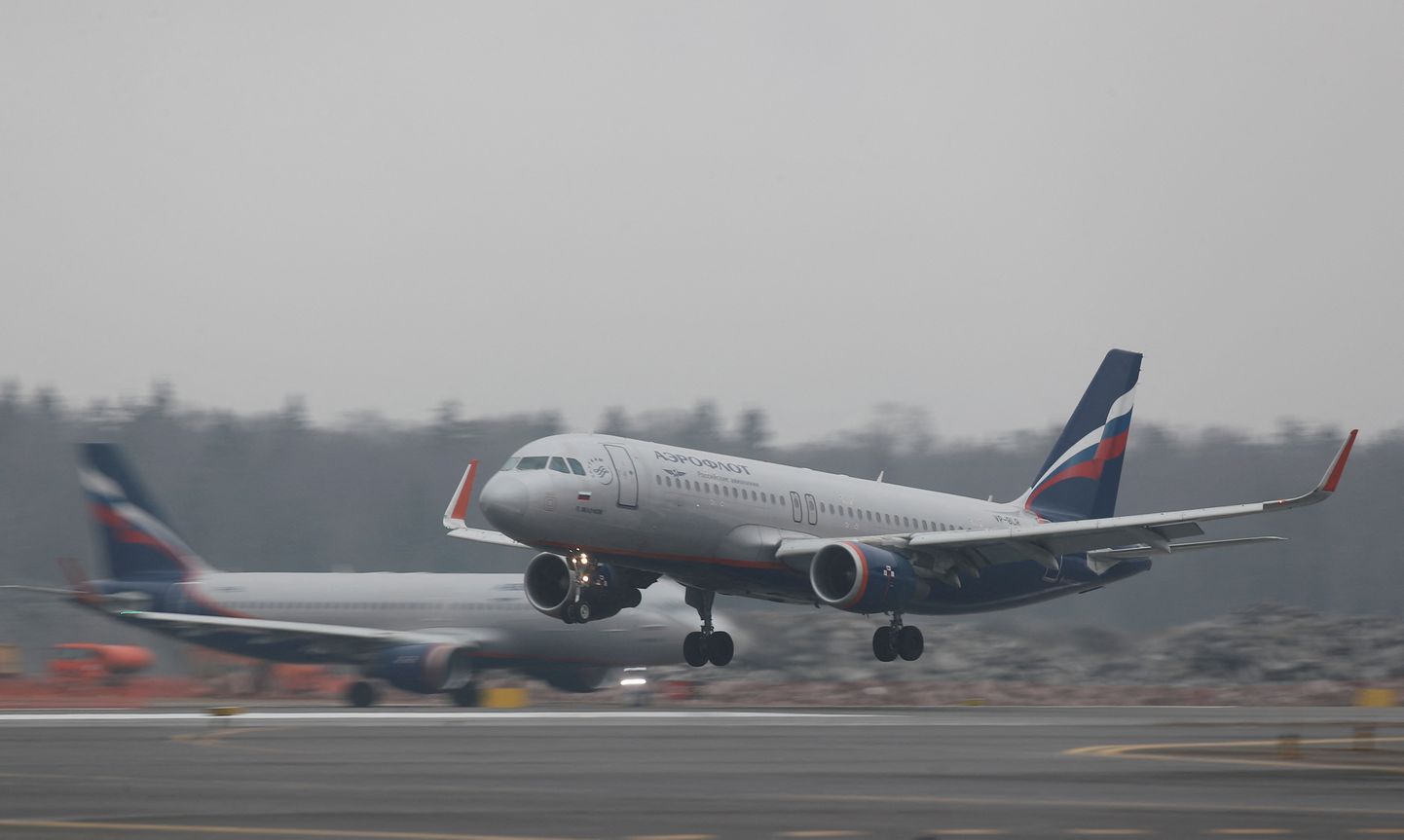 Aerofloti Airbus A320-200 Šeremetjevo lennuväljal maandumas.