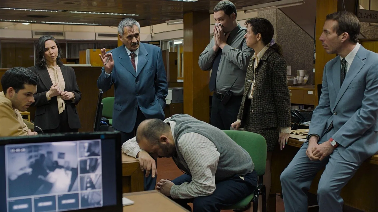 Rodrigo Moreno filmis «Pätid» otsustavad kaks pangatöötajad korraldada röövi.
