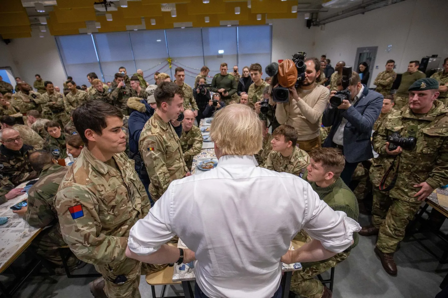 Suurbritannia peaminister Boris Johnson külastamas Tapa sõjaväelinnakut. 
