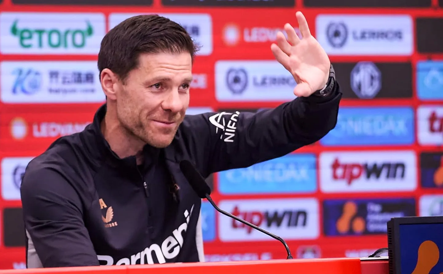 Xabi Alonso lahkub aasta enne lepingu lõppu Leverkuseni Bayerist.