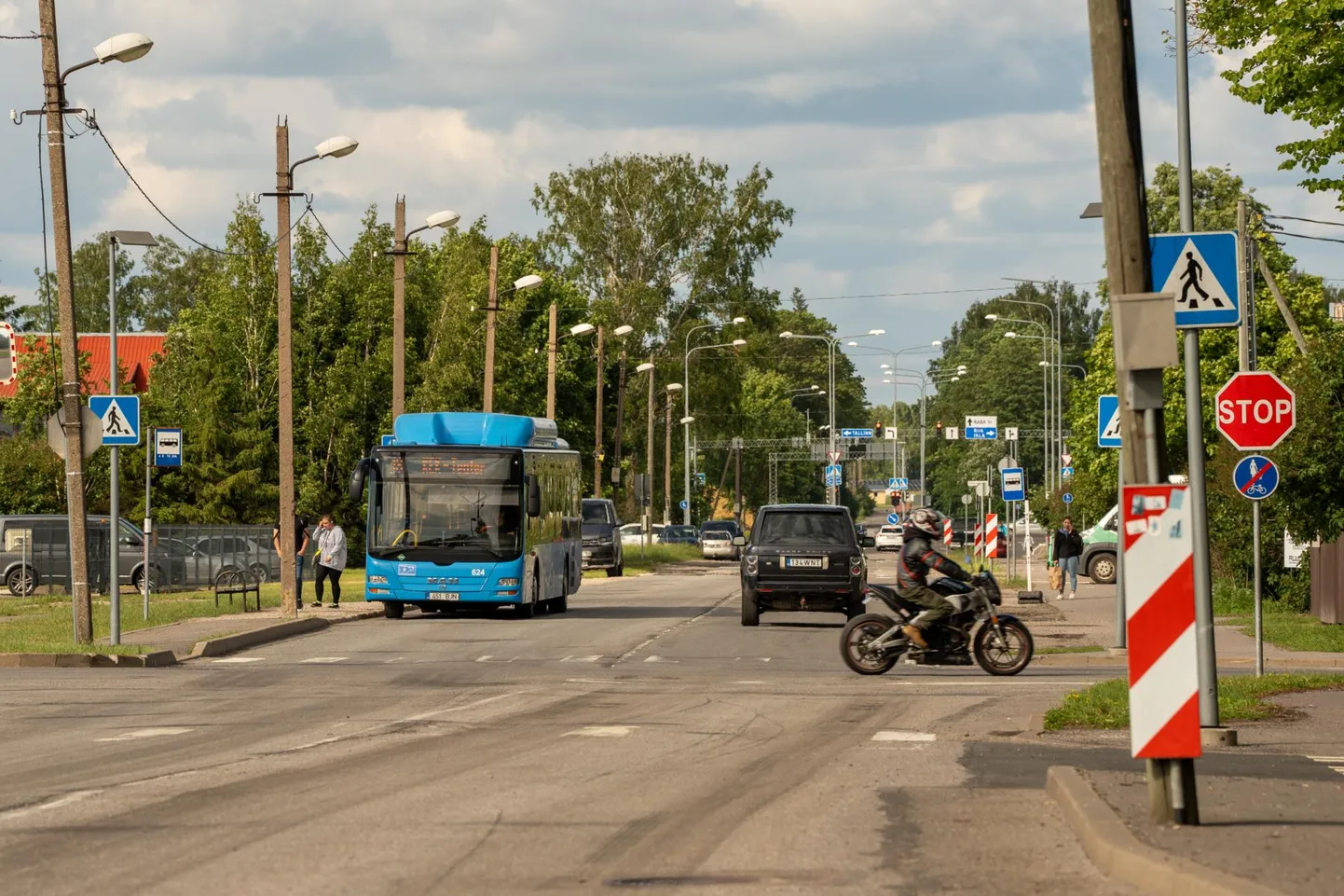 Raba tänavale tuleb kaks bussipeatust: üks rajatava silla lähistele, teine Rääma põhikooli juurde.
