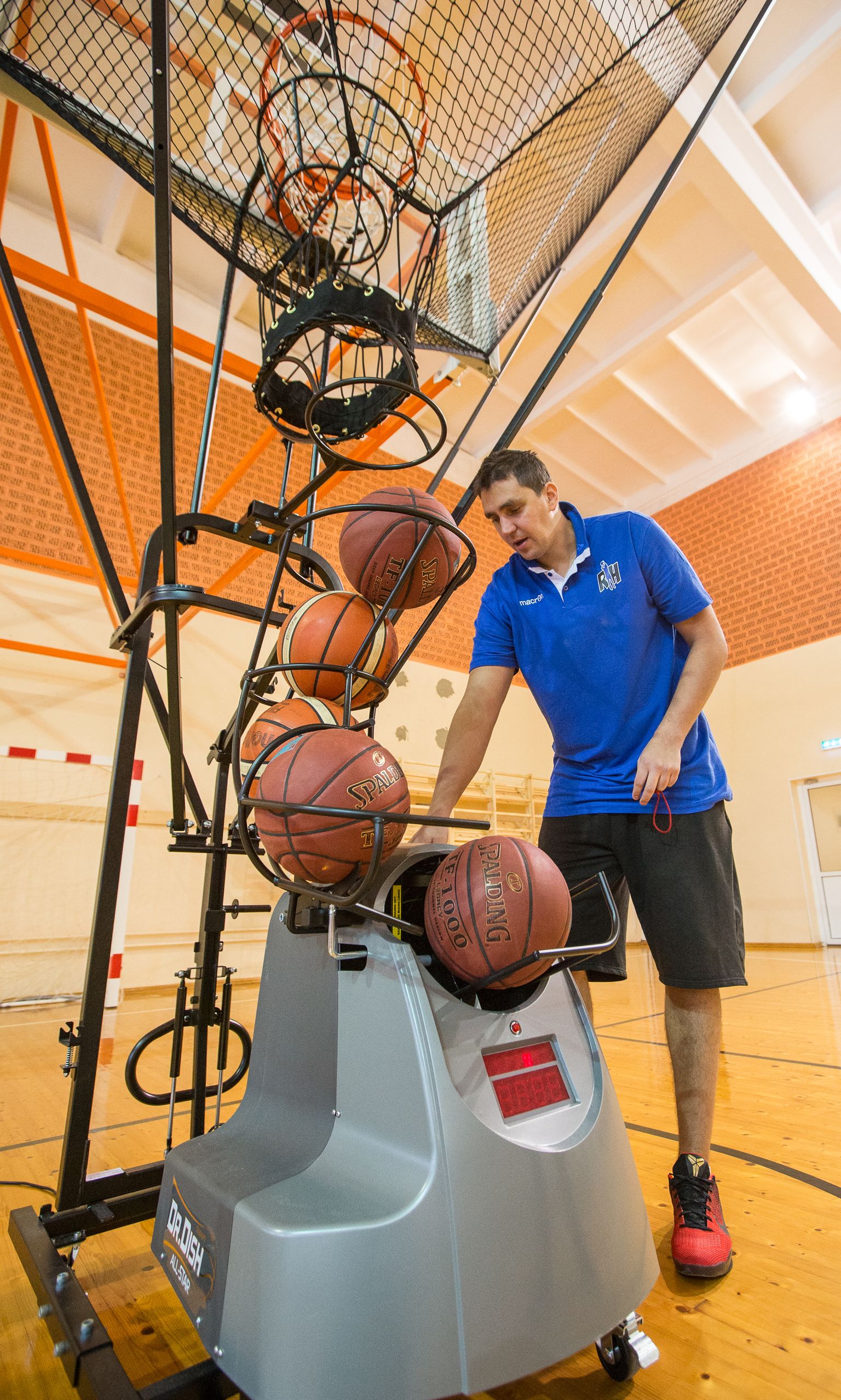 Neli aastat Iisakus tegutsenud Reinar Halliku korvpalliakadeemia paneb pallid kotti. Korvpallikool, kus treenivad põhikooli lapsed, jätkab esialgu veel tegevust.