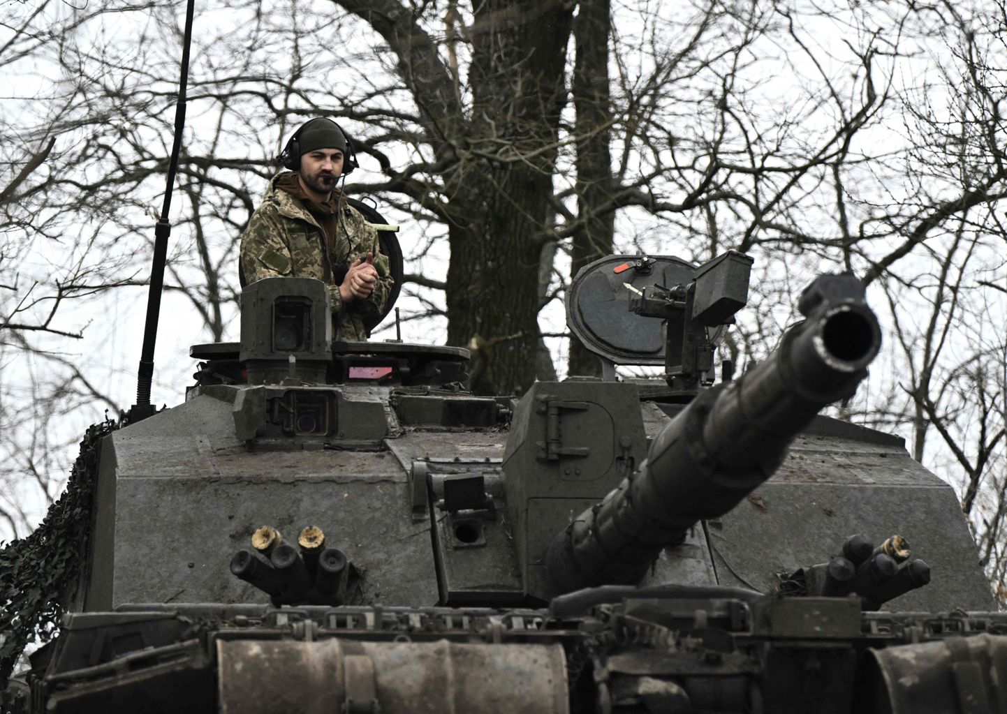 Ukrainlaste tank Challenger 2 Zaporižžja oblastis.