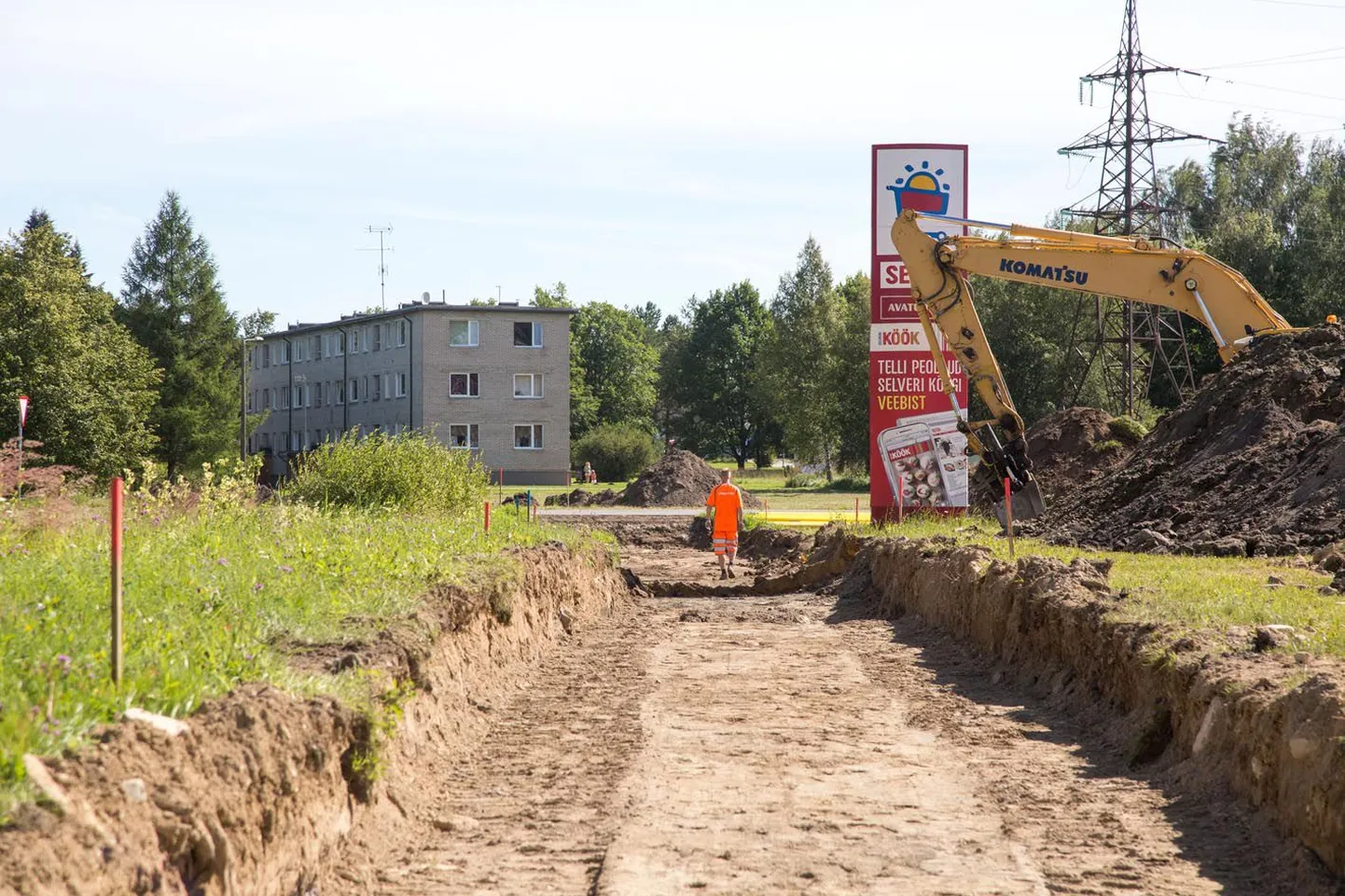 Paide Pärnu tänava kõnniteed ja Reopalu–Türi kergliiklusteed ühendama hakkava uue kergliiklustee ehitus käib täie hooga. Uus teelõik saab valmis septembris.
