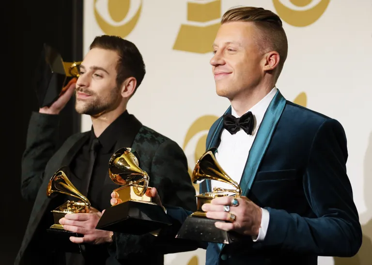 Macklemore (paremal)